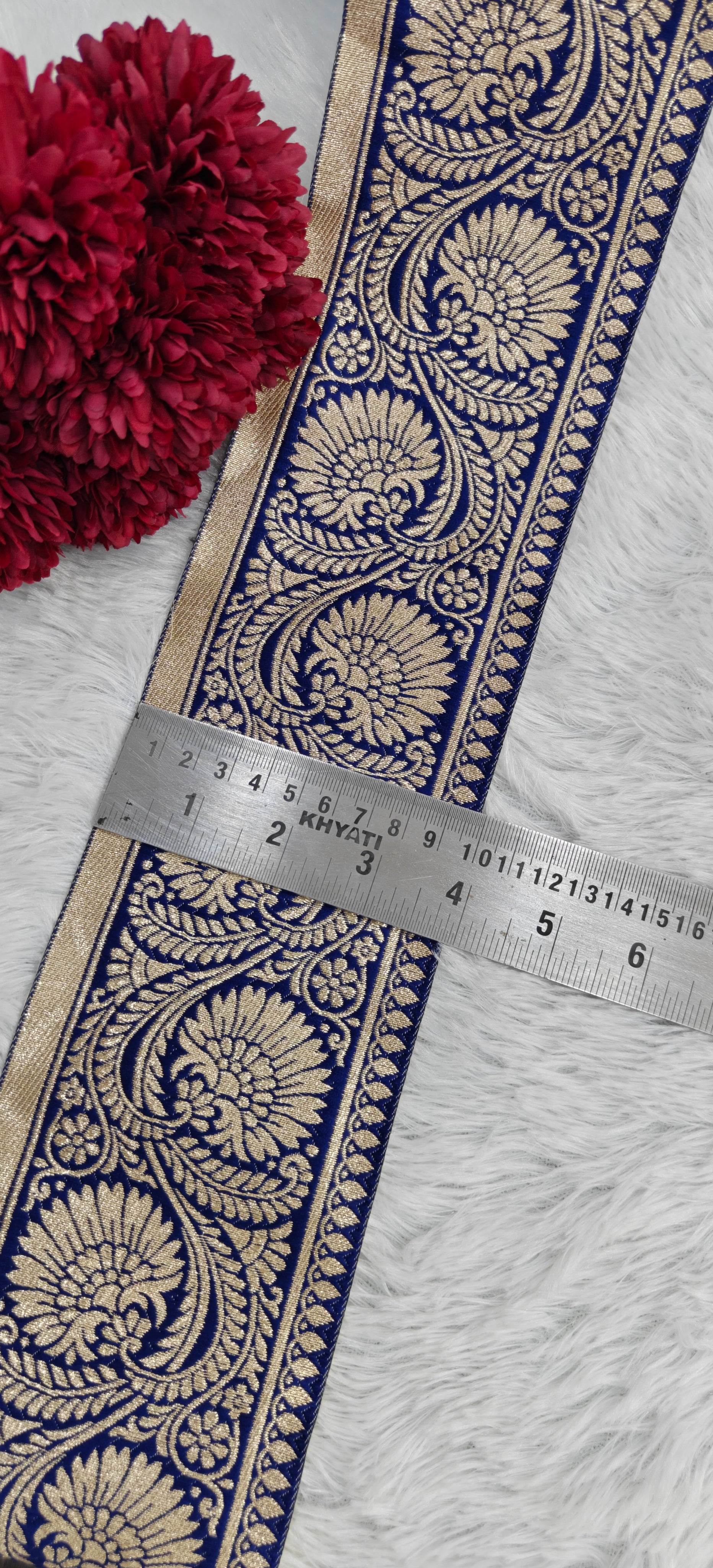 Floral Paisley Banarasi Zari Border Lace