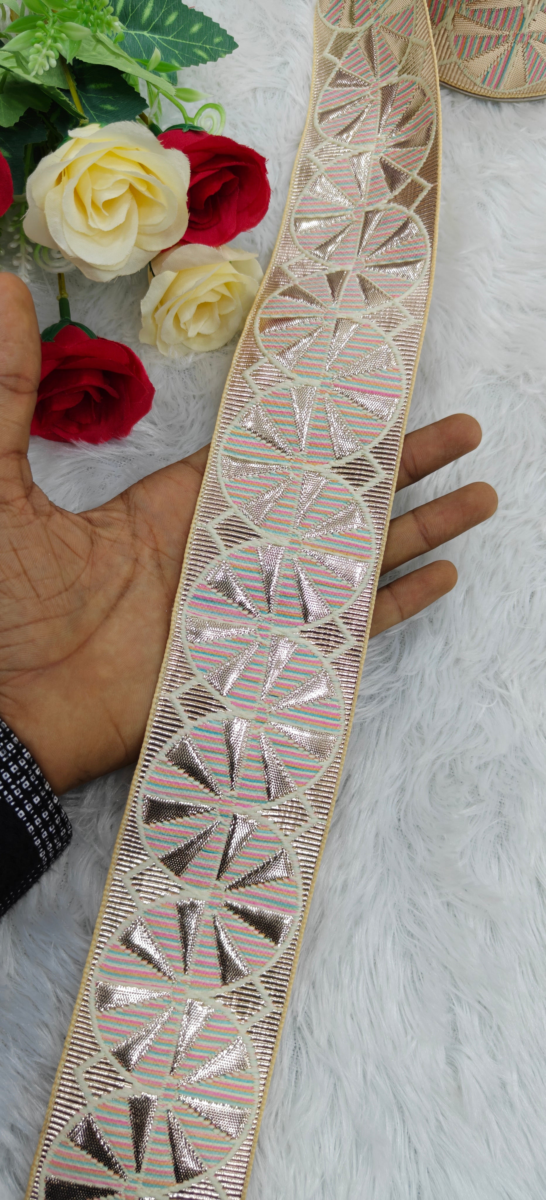 Half Circular Geometric Zari Lace