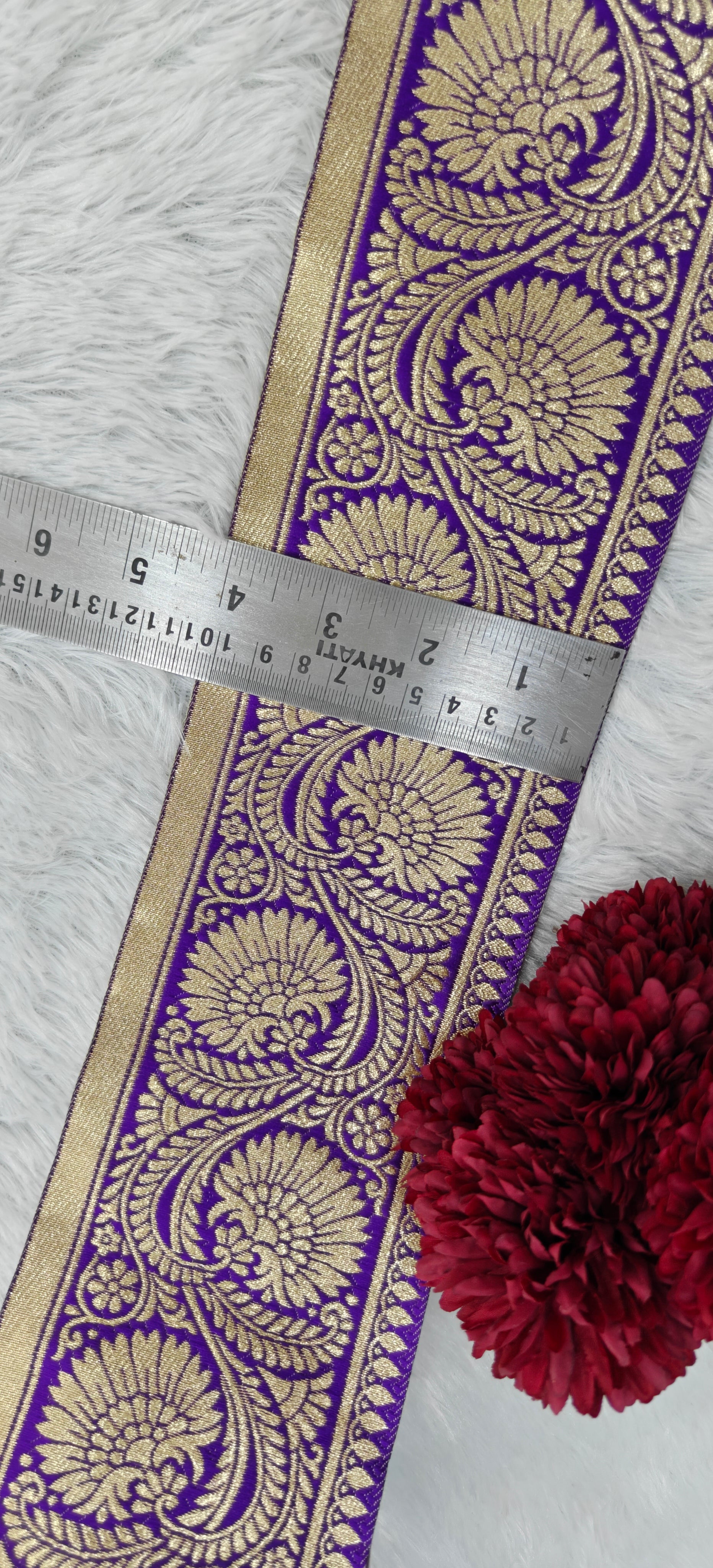 Floral Paisley Banarasi Zari Border Lace