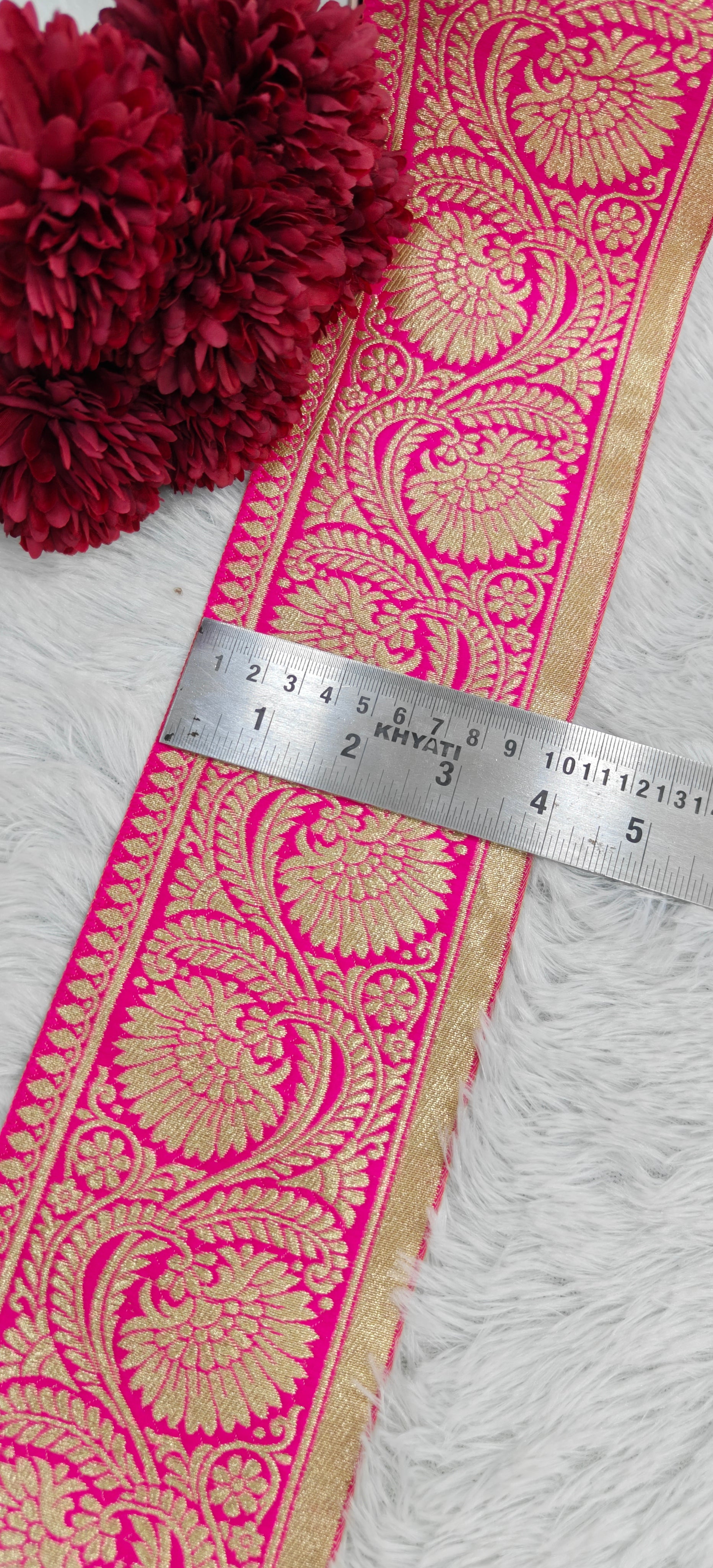 Floral Paisley Banarasi Zari Border Lace