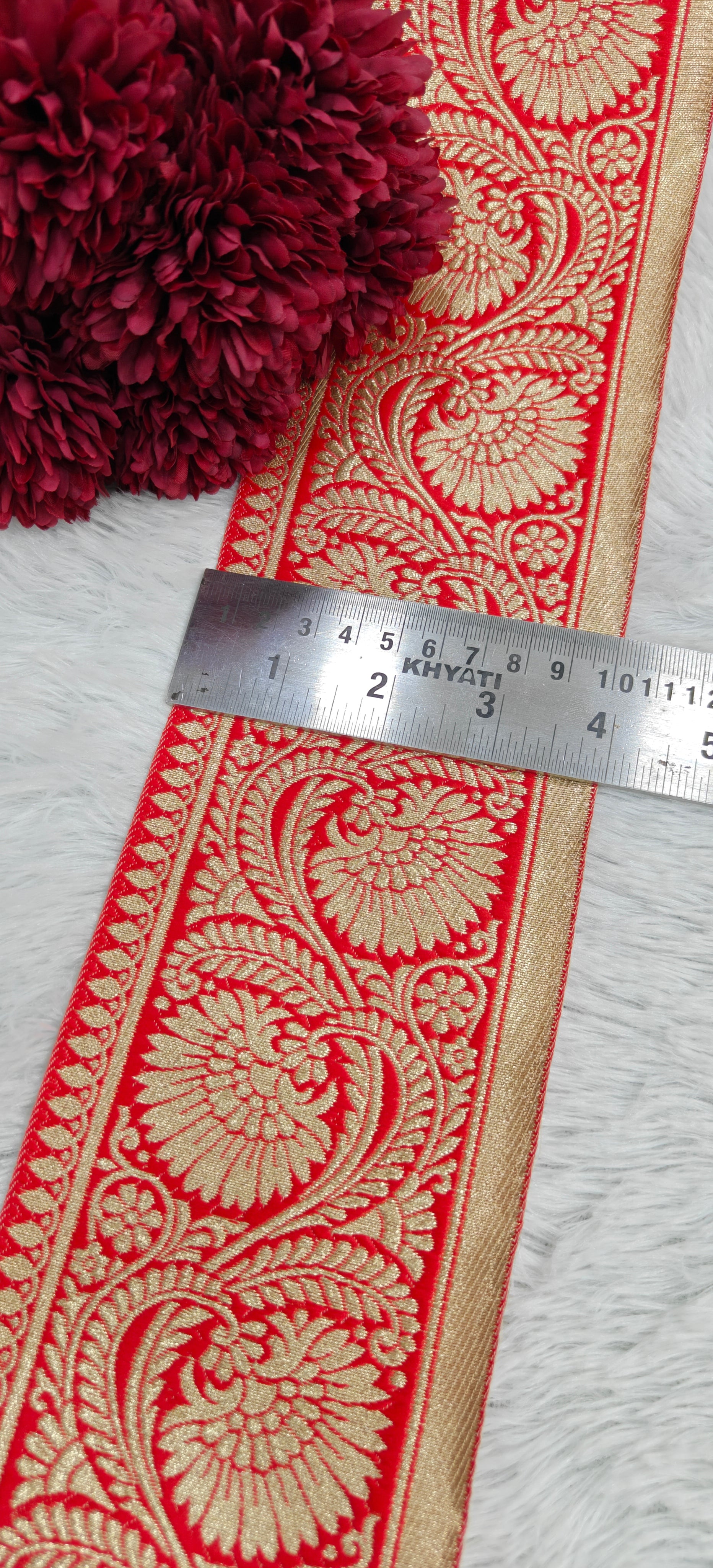 Floral Paisley Banarasi Zari Border Lace