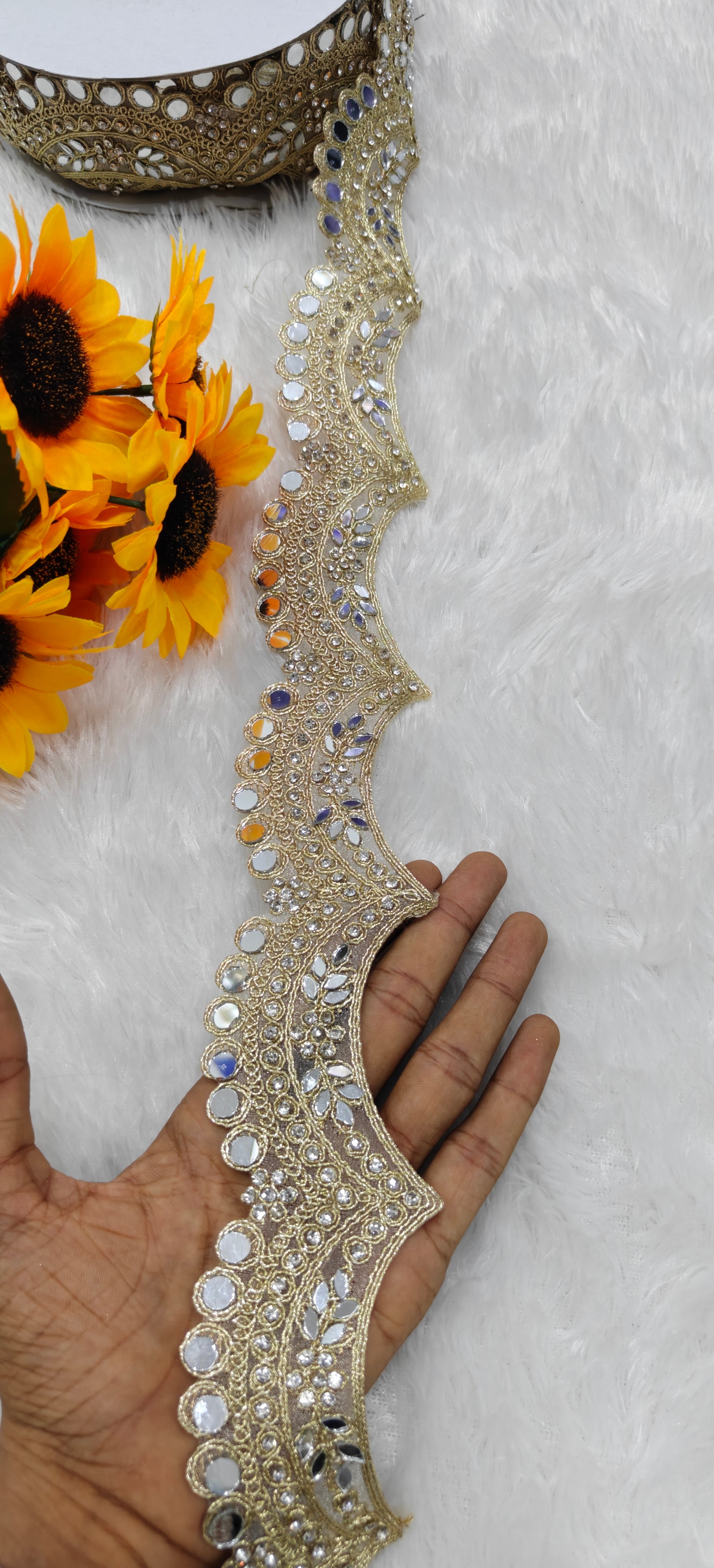 Regal Mirror Scallop Lace