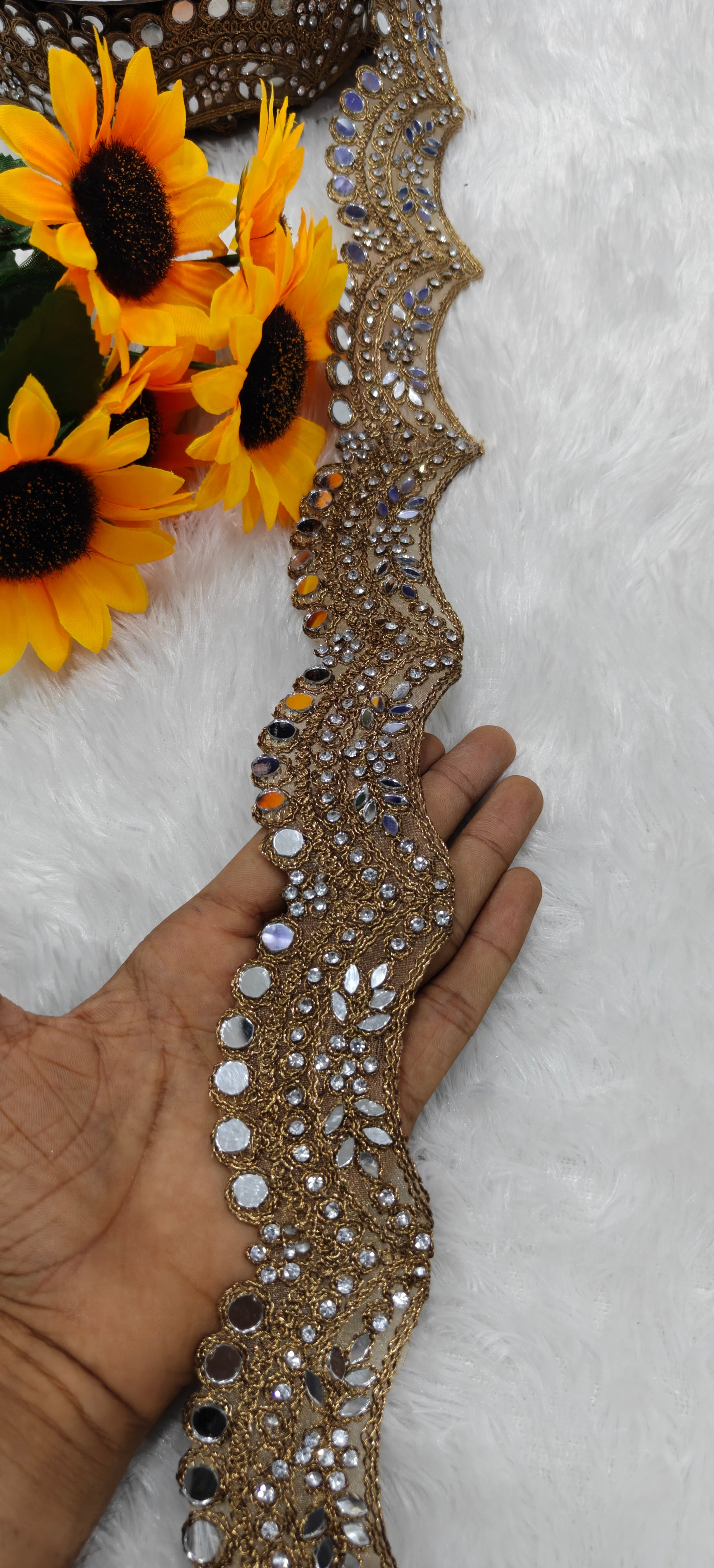Regal Mirror Scallop Lace
