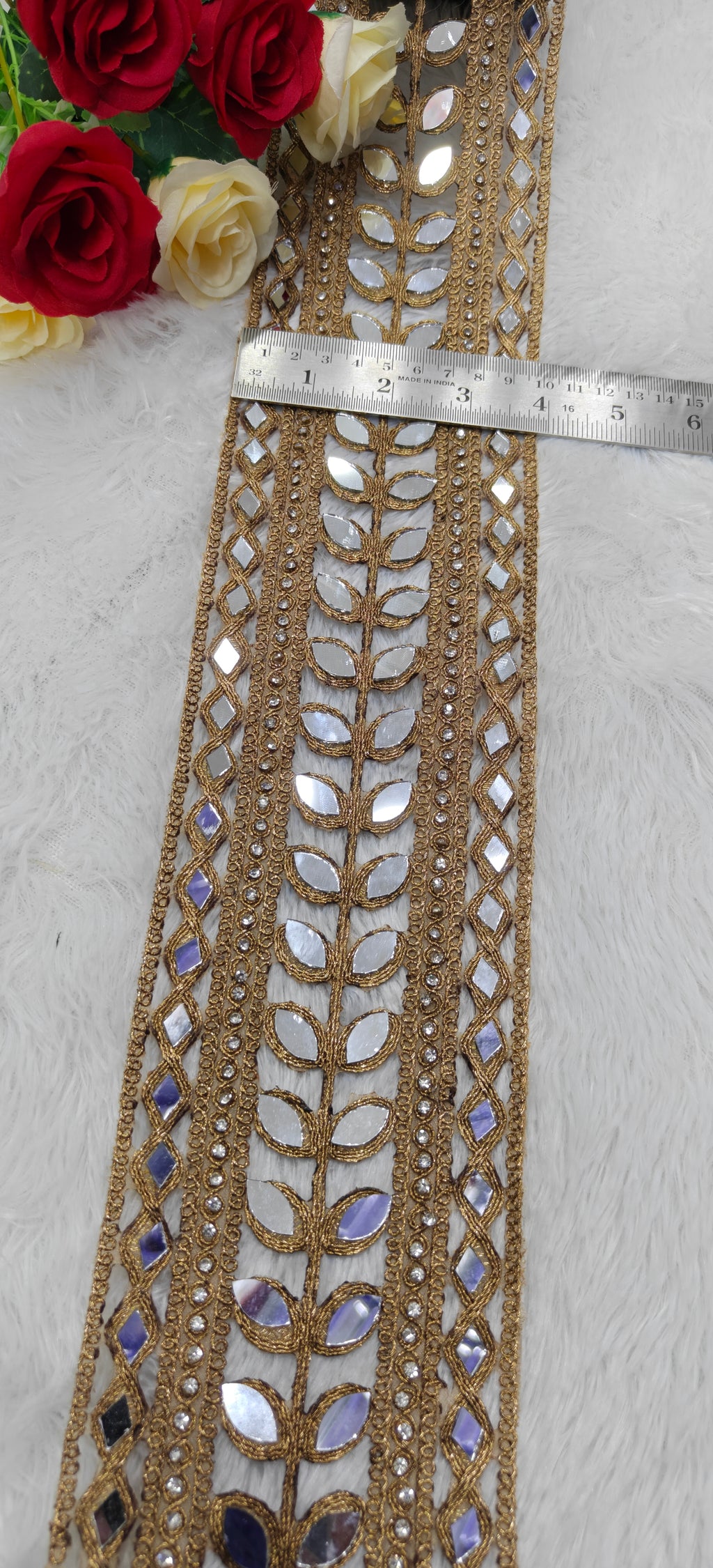 Leaf mirror border lace