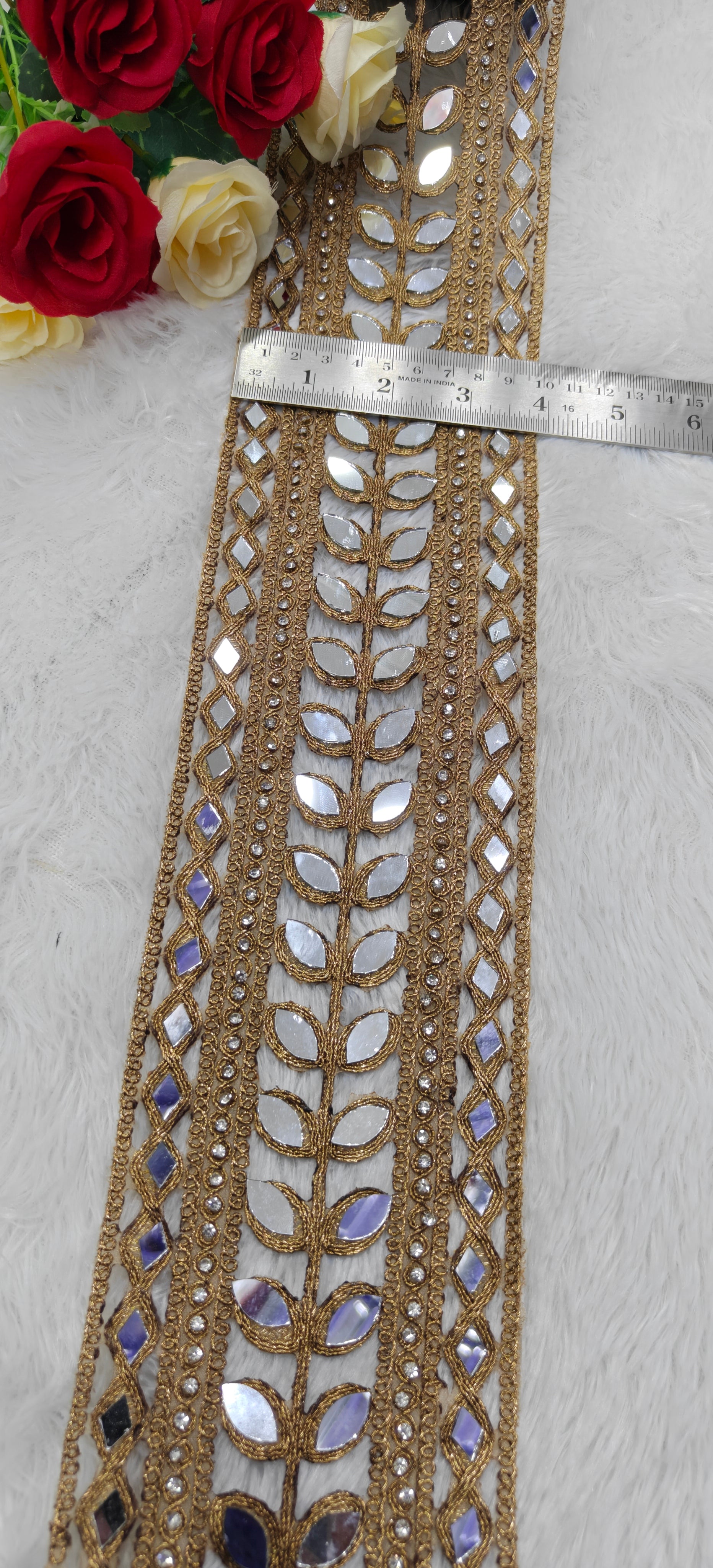 Leaf mirror border lace