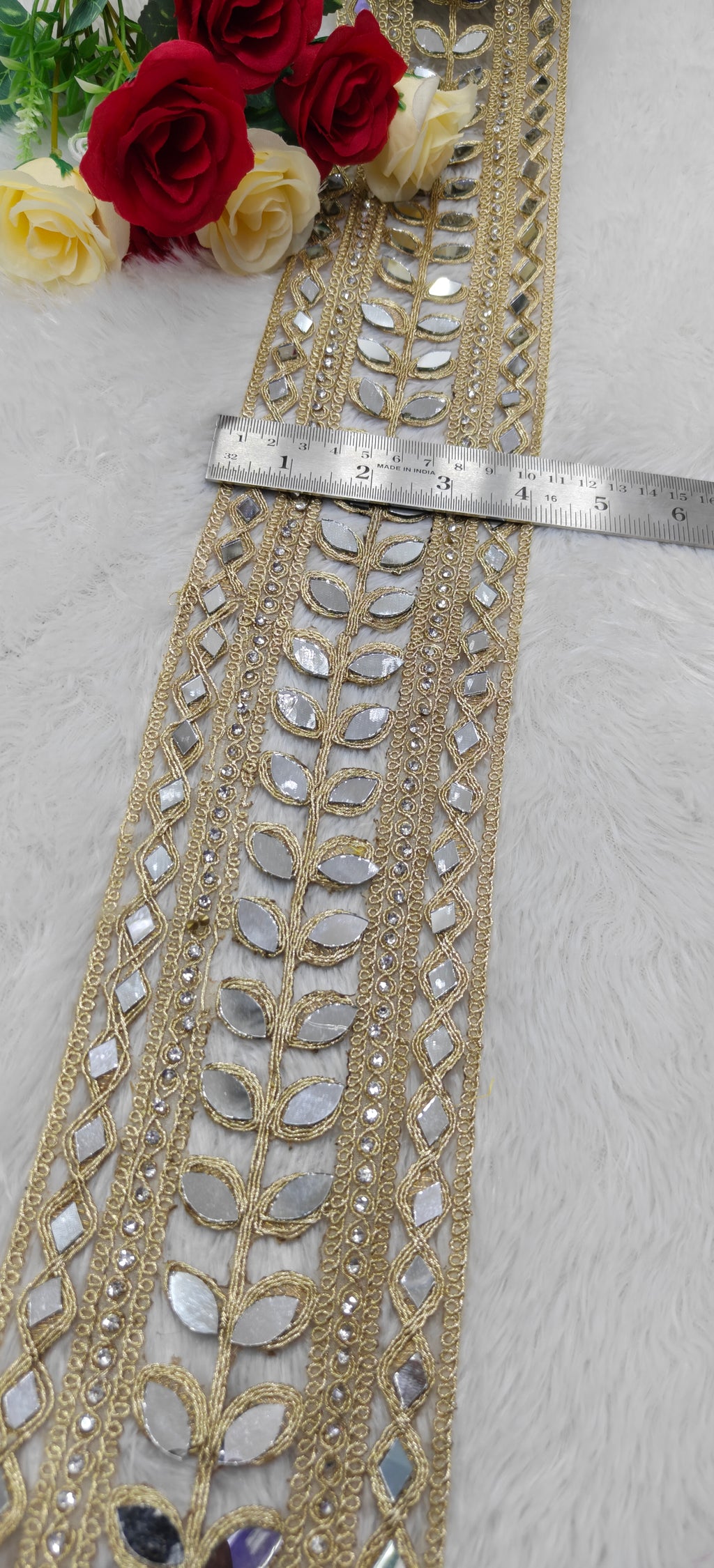 Leaf mirror border lace