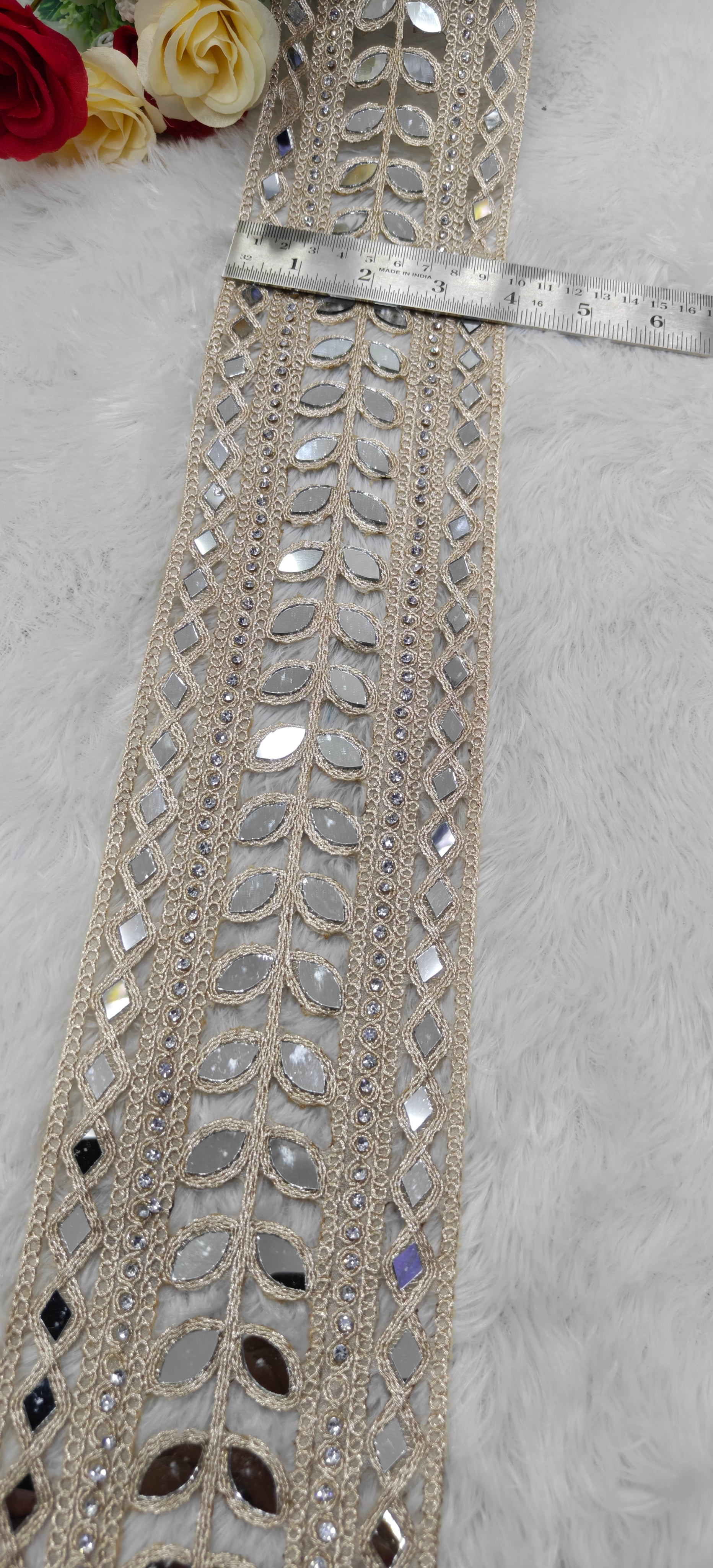 Leaf mirror border lace