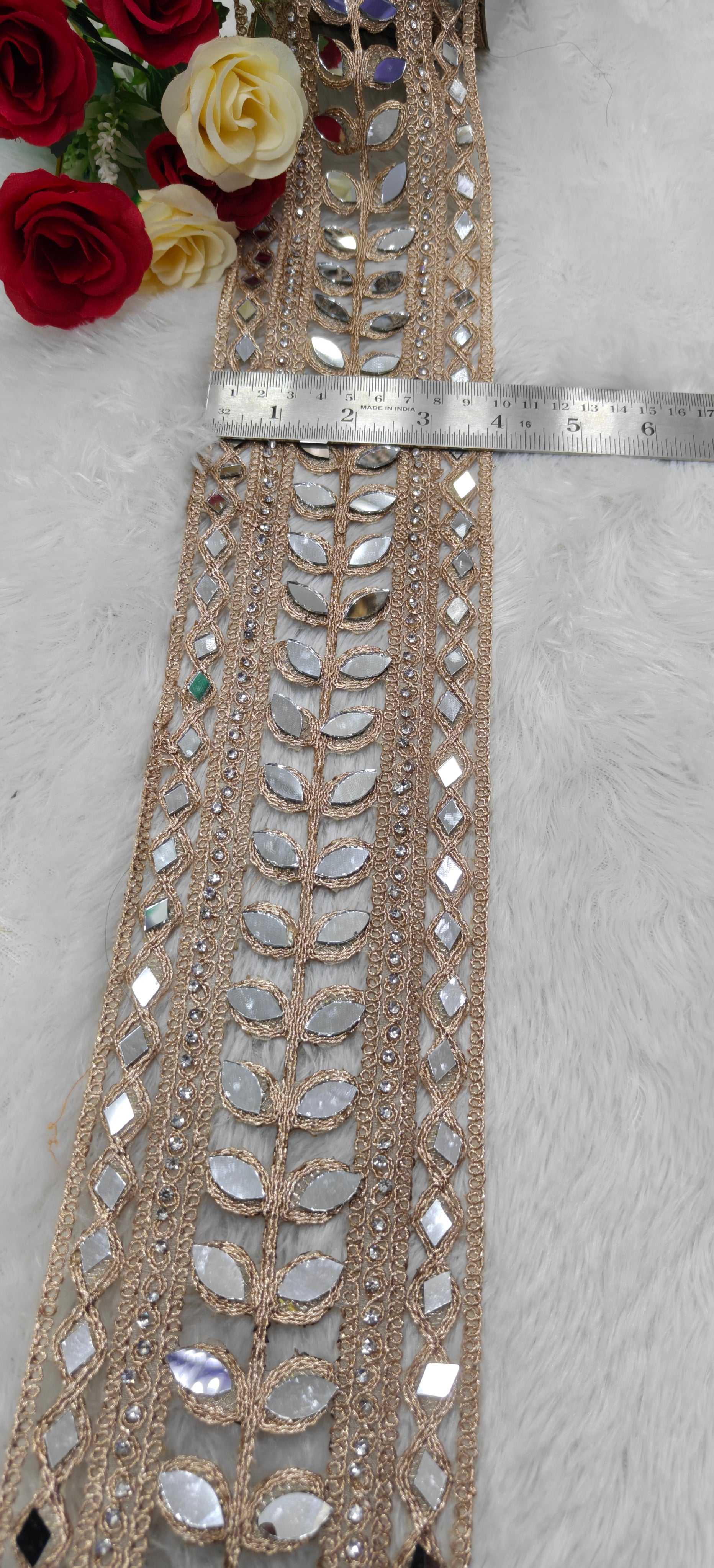 Leaf mirror border lace