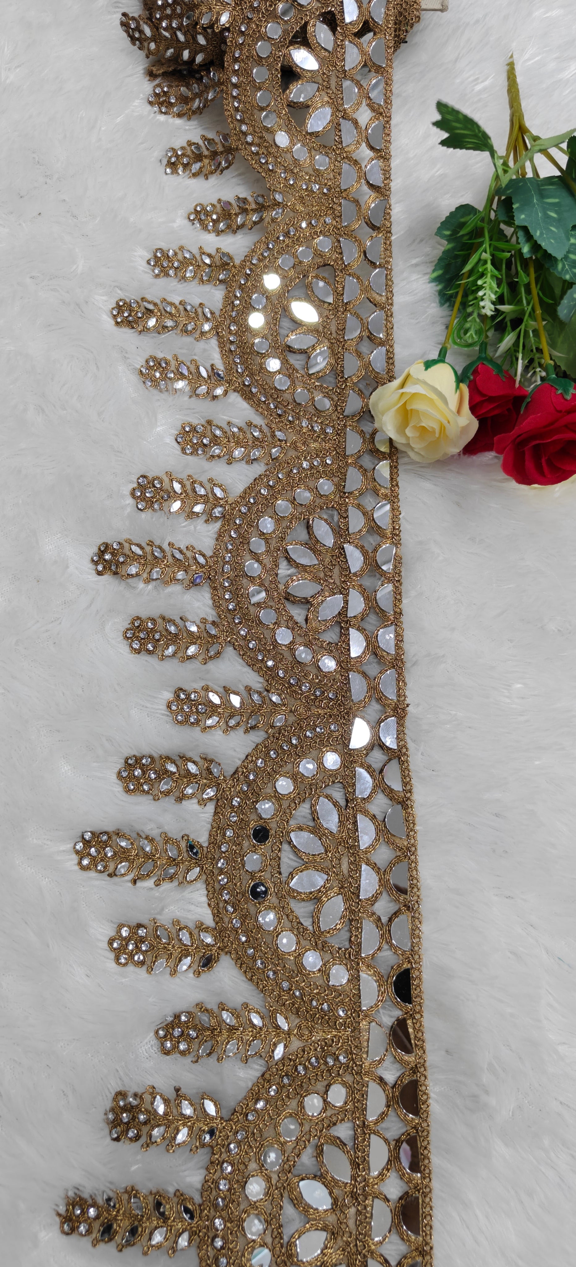 Regal Mirror Scallop Toran Lace